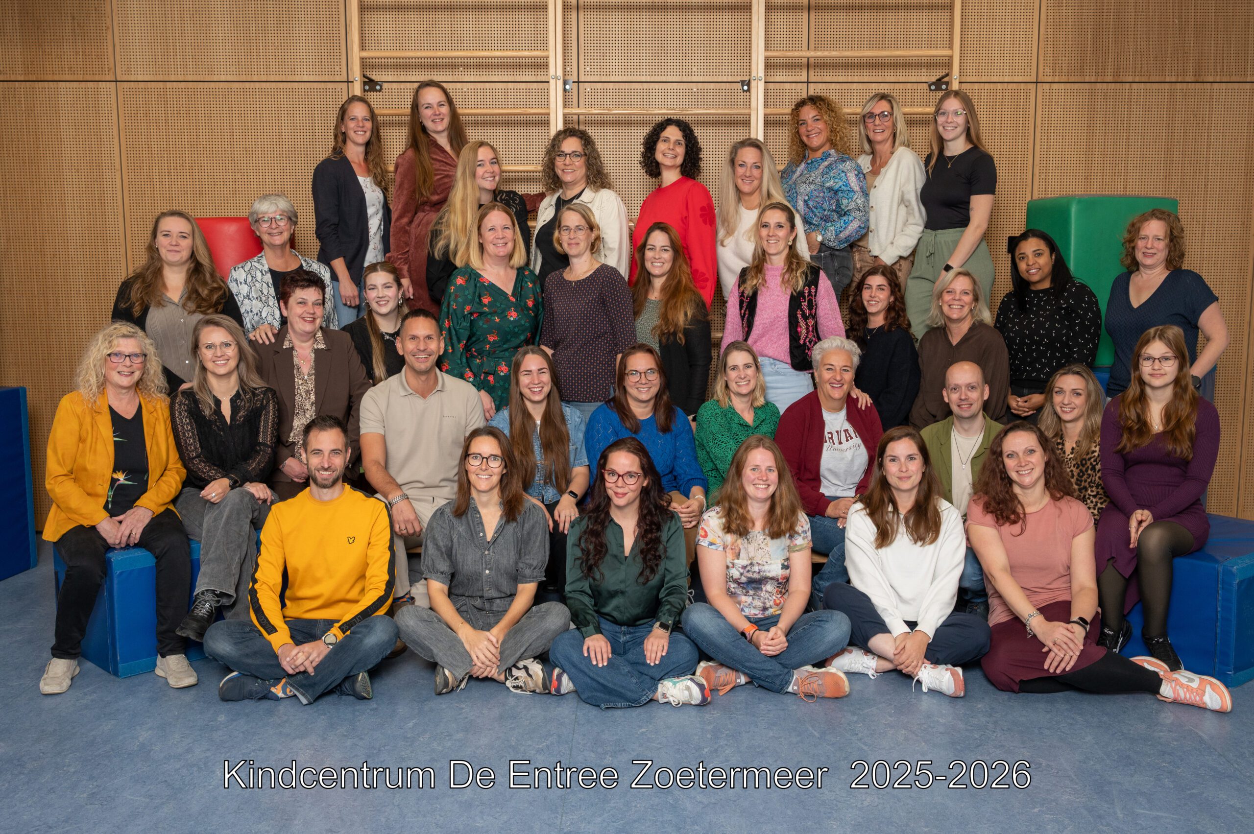 Teamfoto medewerkers Kindcentrum De Entree